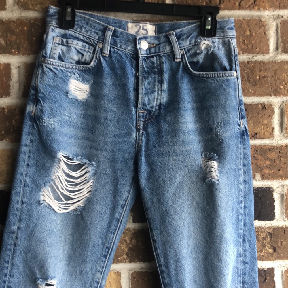 WE THE FREE Mid Wash Distressed Cropped High Rise Bottom Closure Straight Jeans - Picture 4 of 9